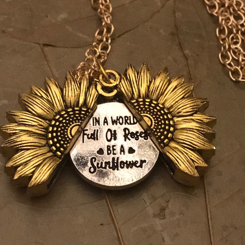 COPY - Sunflower locket pendant🌻